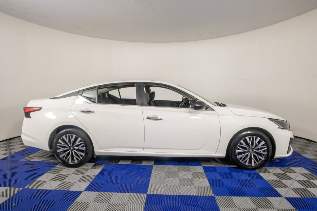 Used 2025 Nissan Altima 2.5 SV FWD image 5