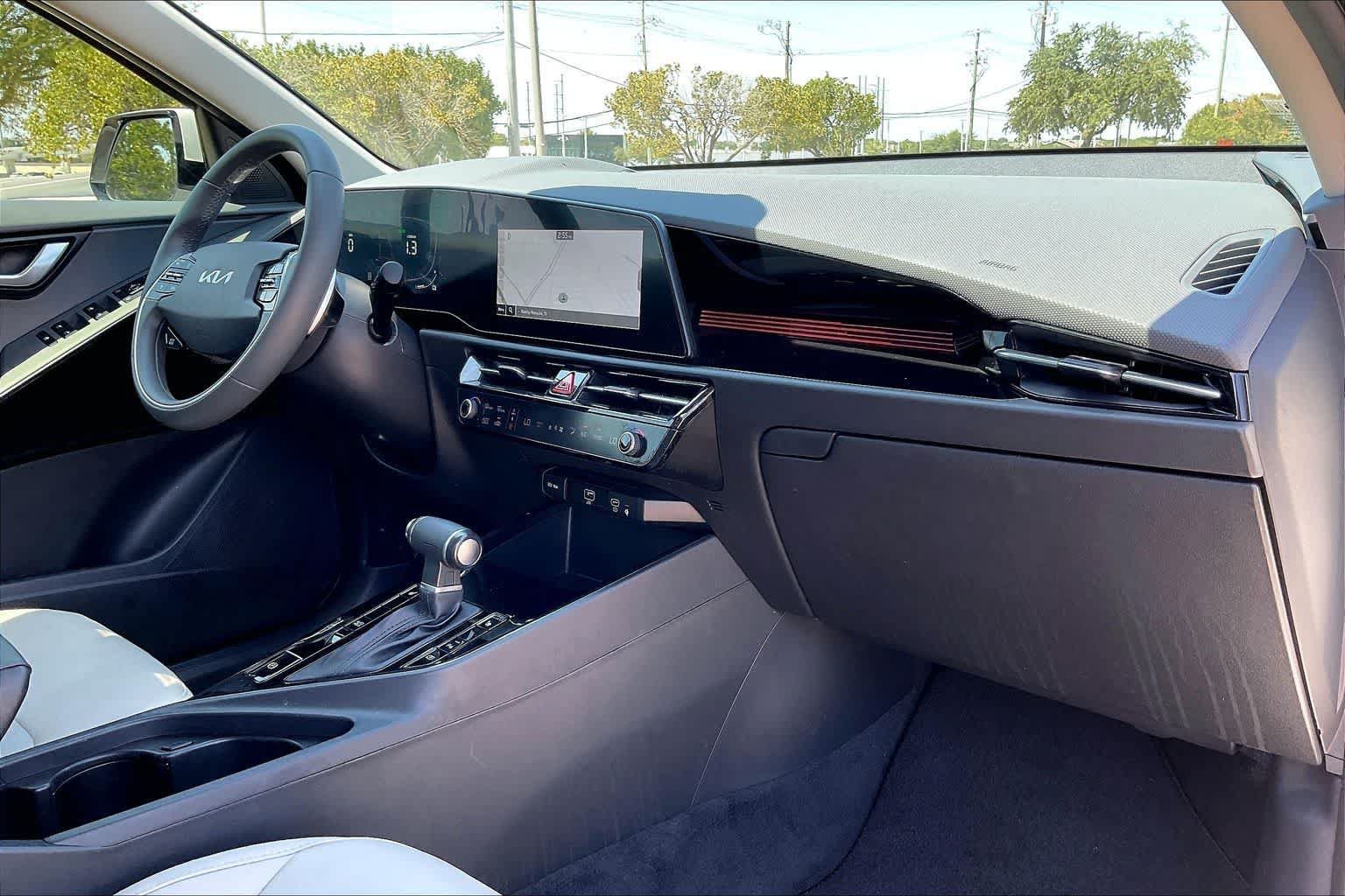 Certified 2023 Kia Niro EX Touring FWD image 23
