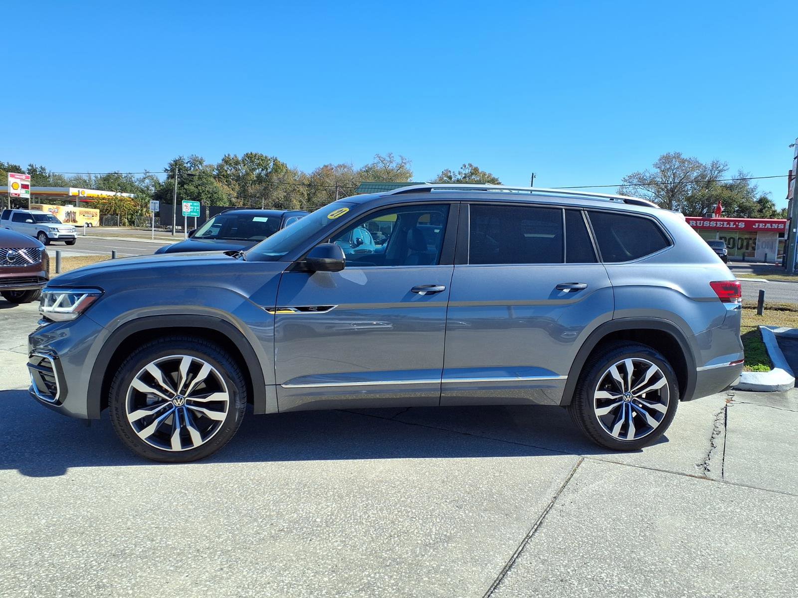 Used 2021 Volkswagen Atlas SEL R-Line image 4