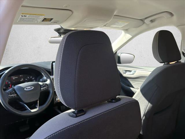 Used 2021 Ford Escape SE w/ SE Sport Appearance Package image 16