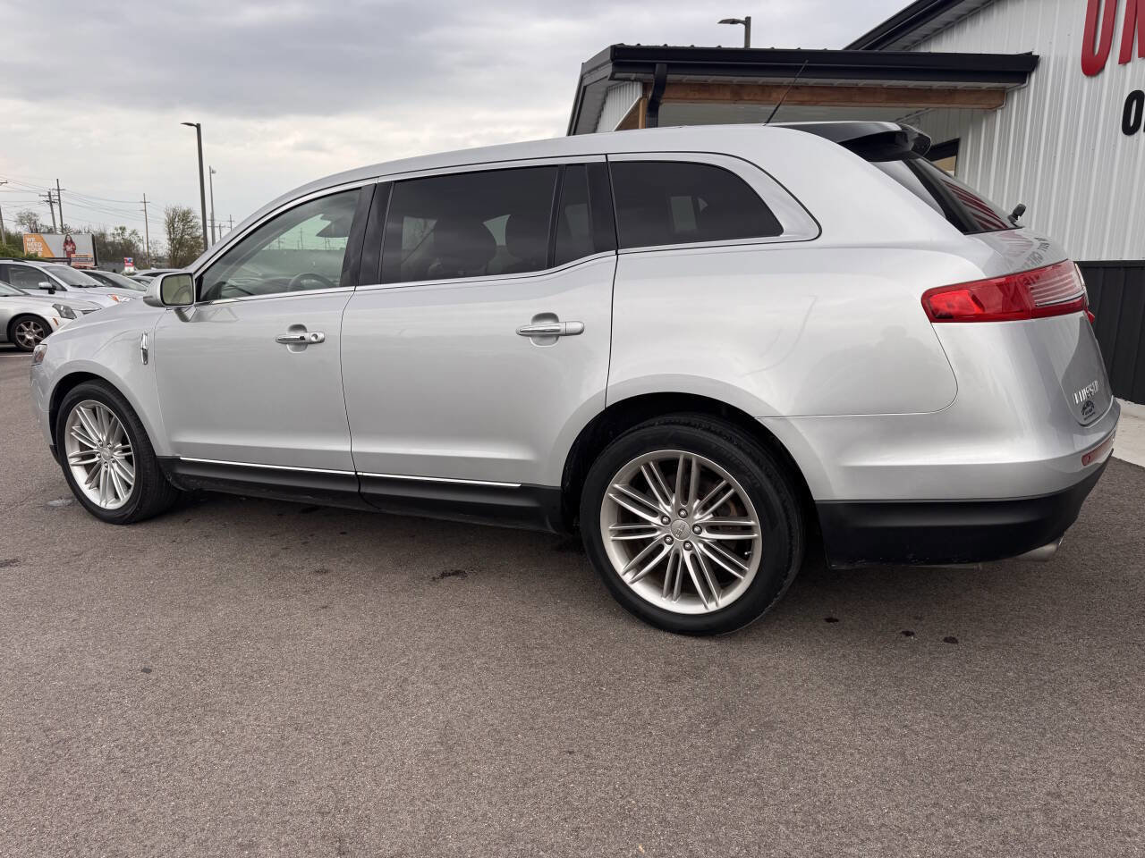 Used 2019 Lincoln MKT AWD image 11