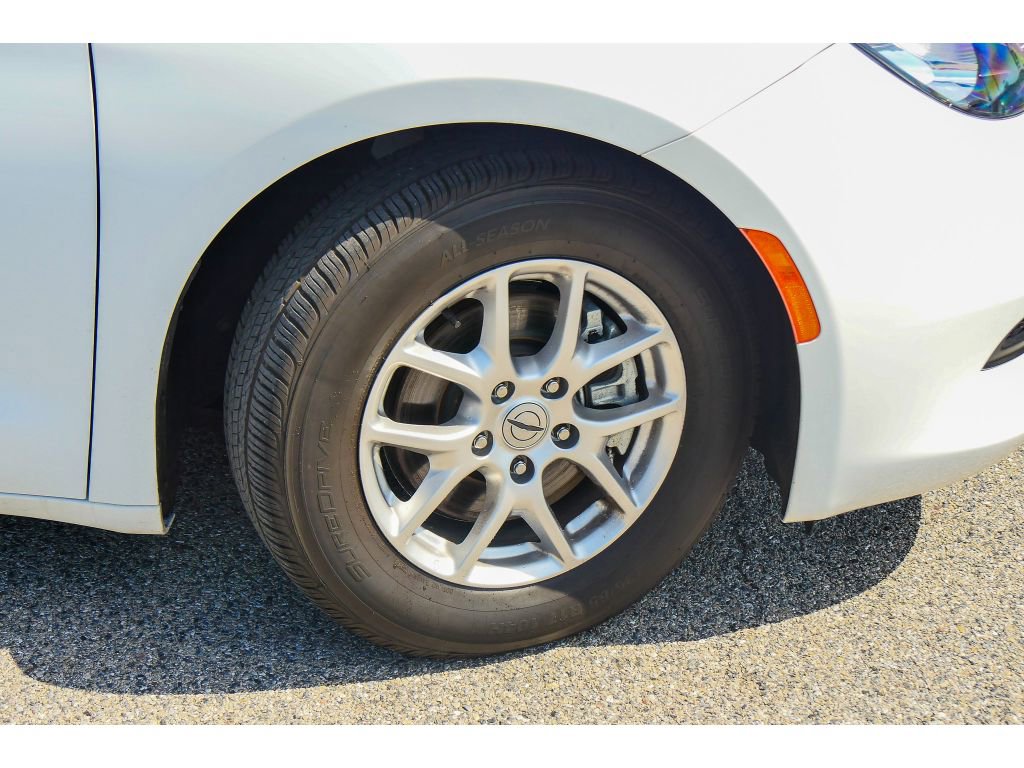 Used 2023 Chrysler Voyager LX image 26