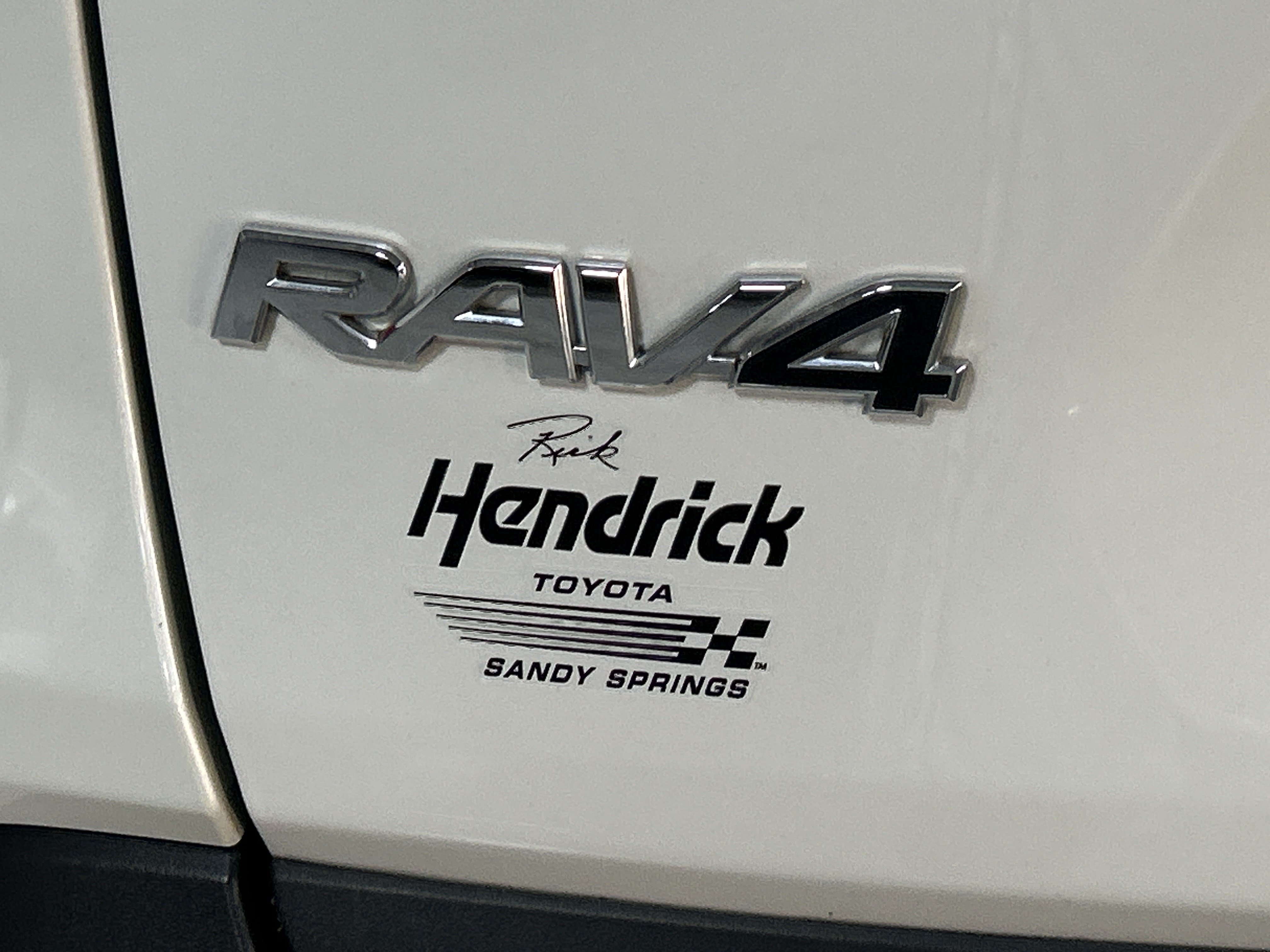 Used 2022 Toyota RAV4 Limited FWD image 18