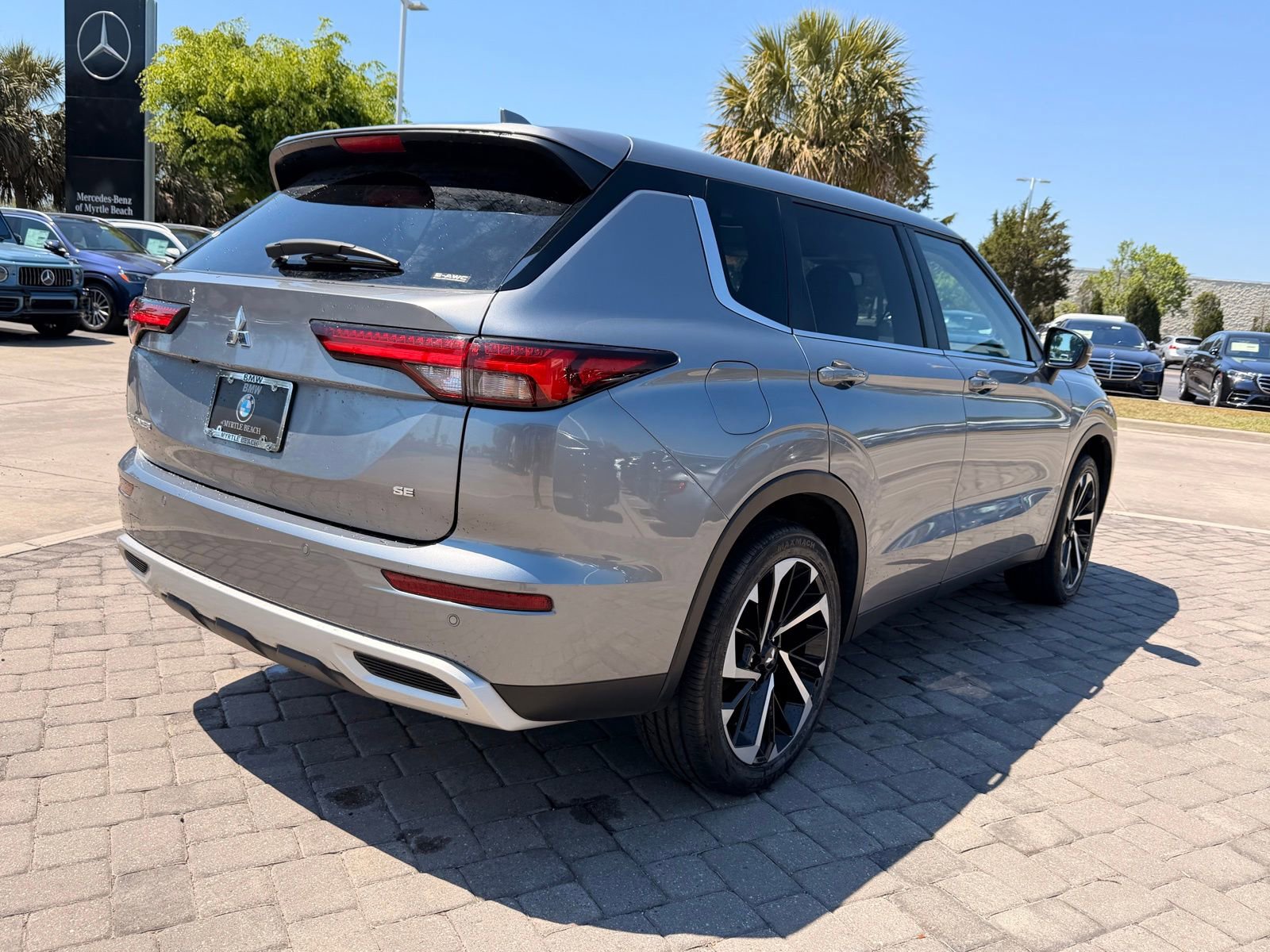 Used 2024 Mitsubishi Outlander AWD image 9