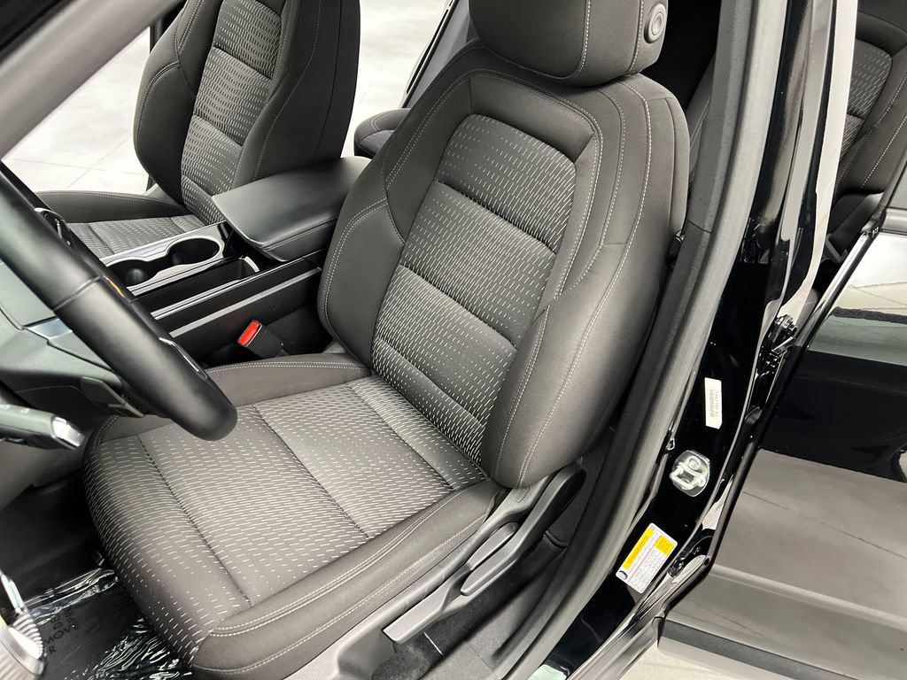 Used 2025 Chevrolet Equinox LT AWD/4WD image 11
