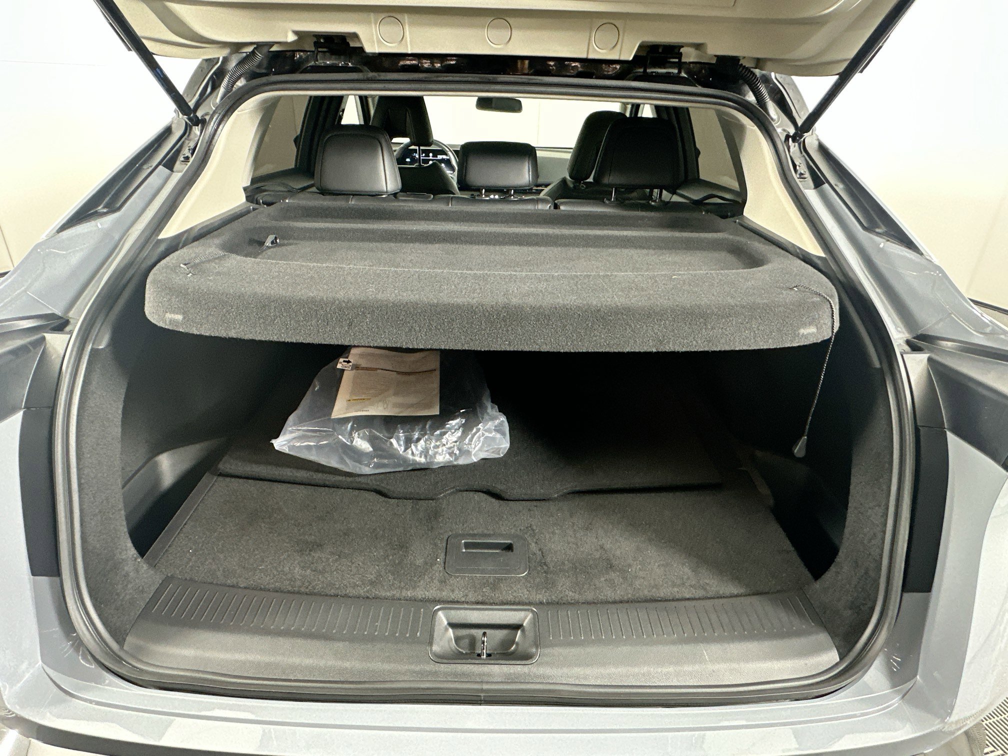 Used 2024 Nissan Ariya FWD image 28