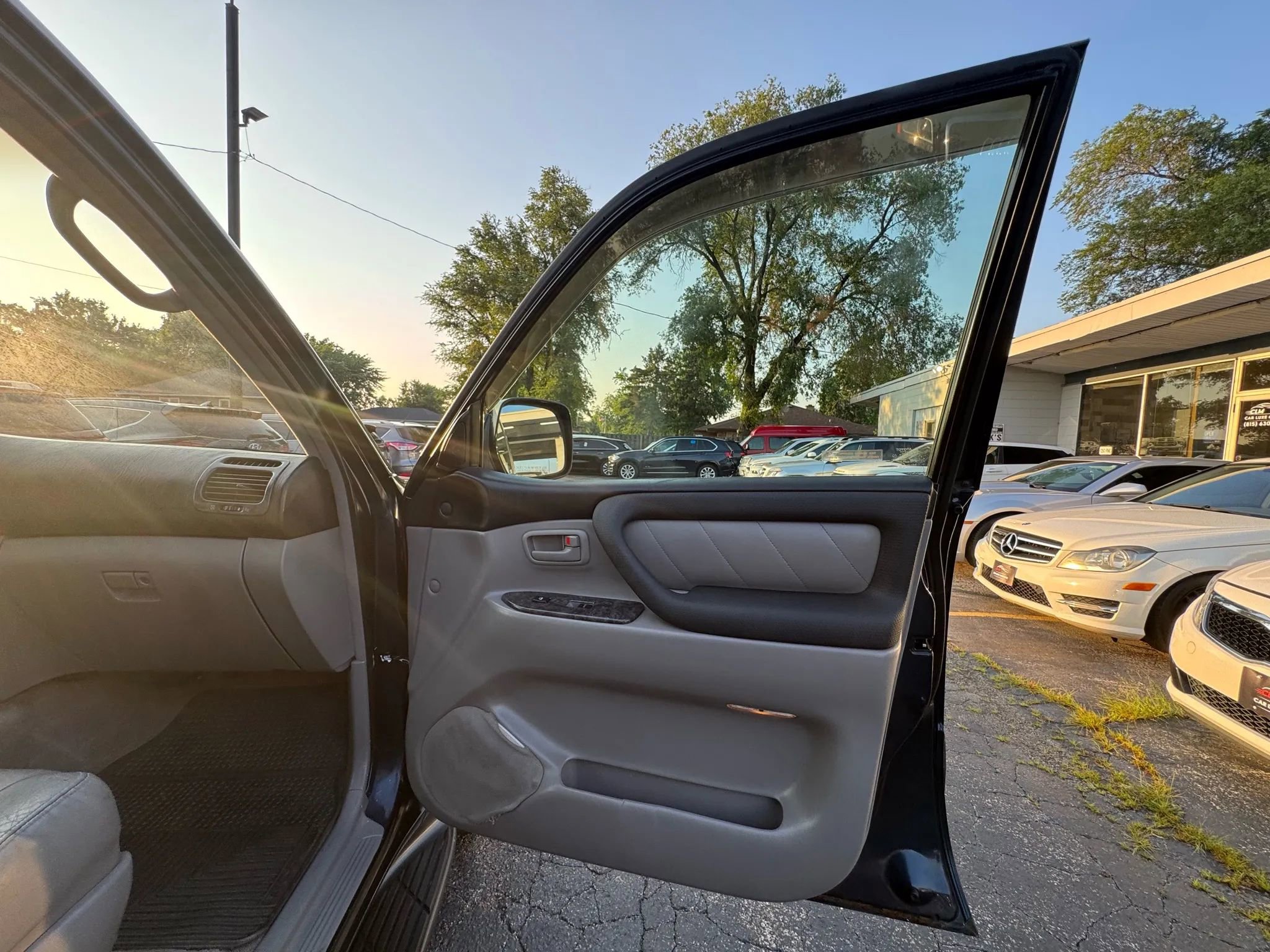 Used 2004 Toyota Land Cruiser image 24