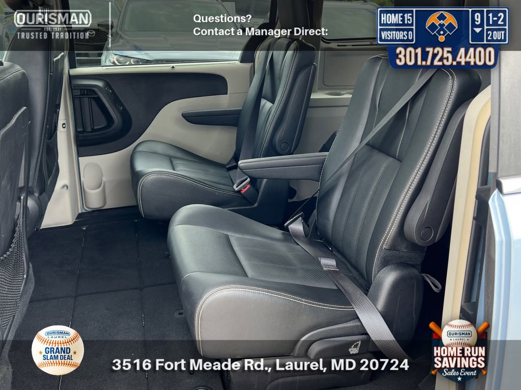 Used 2016 Chrysler Town & Country Touring-L FWD image 17