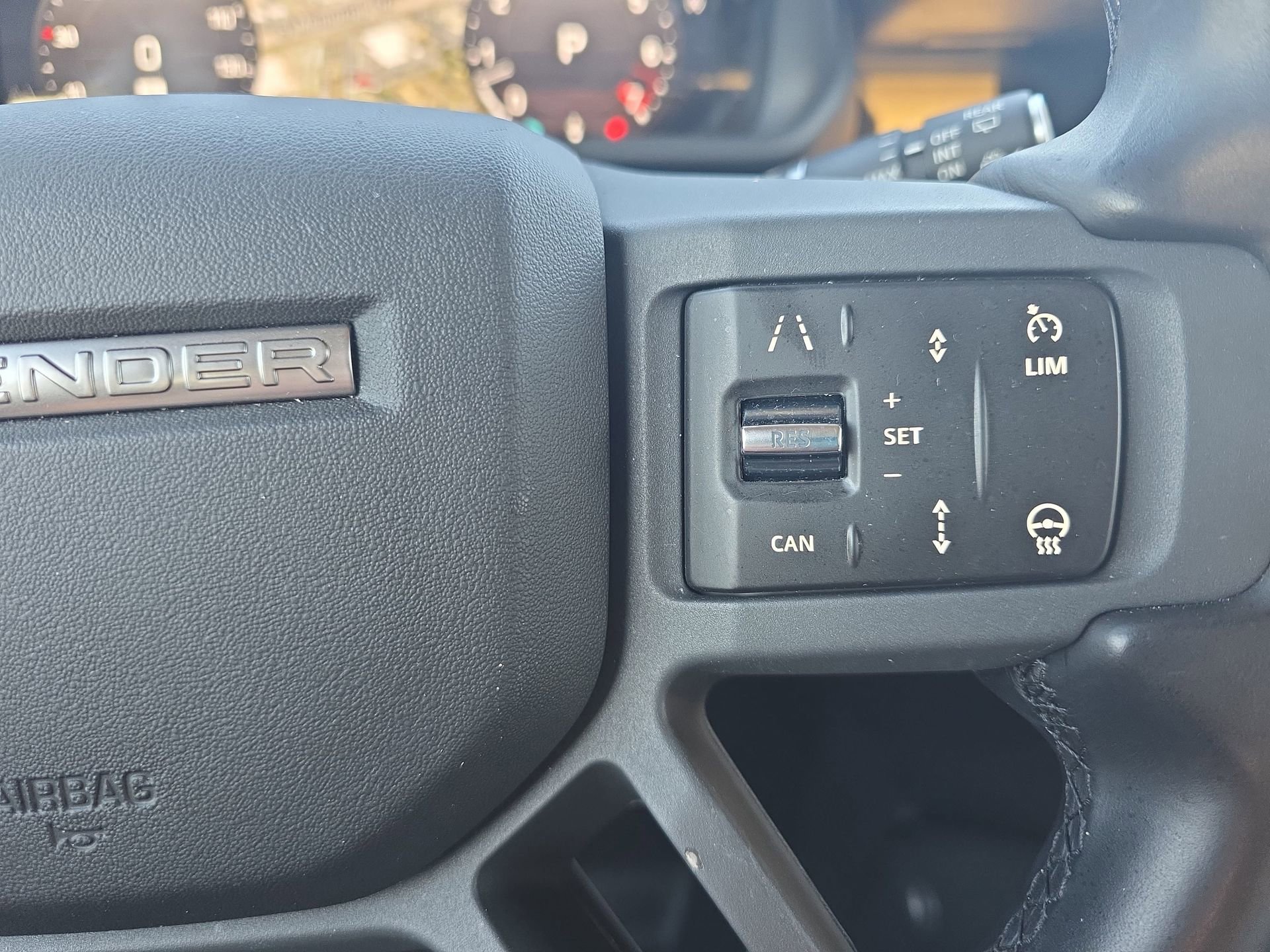 Used 2024 Land Rover Defender 110 X-Dynamic SE AWD/4WD image 19