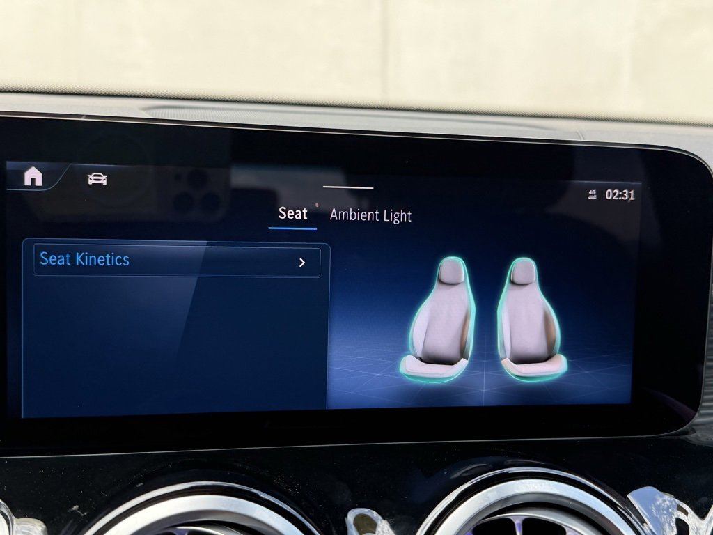 Used 2024 Mercedes-Benz GLB 250 image 13