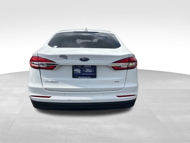 Used 2019 Ford Fusion SE FWD image 4