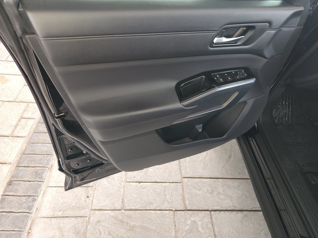 Used 2024 Nissan Pathfinder SL w/ SL Premium Package FWD image 32