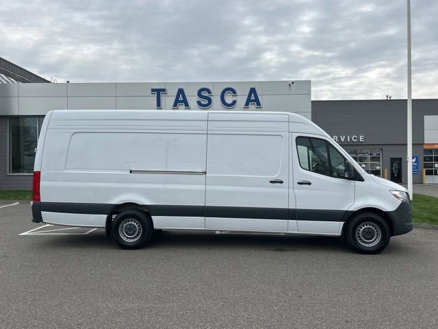 Used 2024 Mercedes-Benz Sprinter 2500 image 8