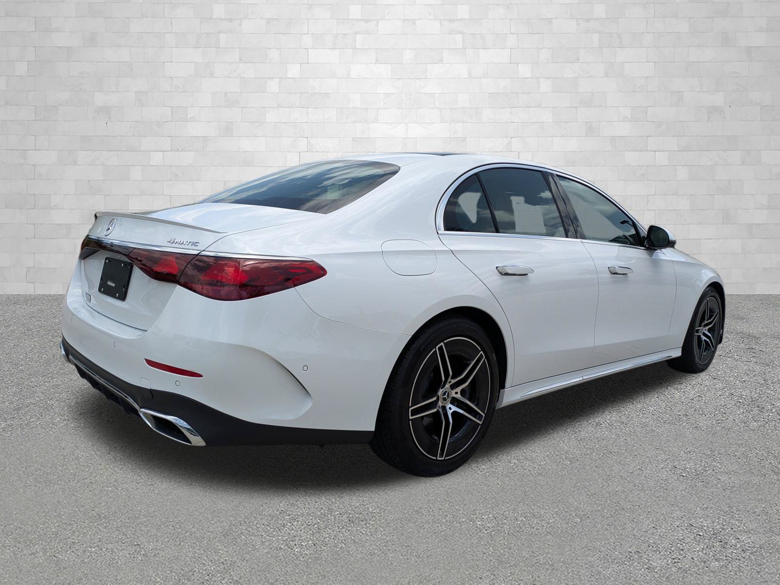 Used 2025 Mercedes-Benz E 450 4MATIC Sedan image 2