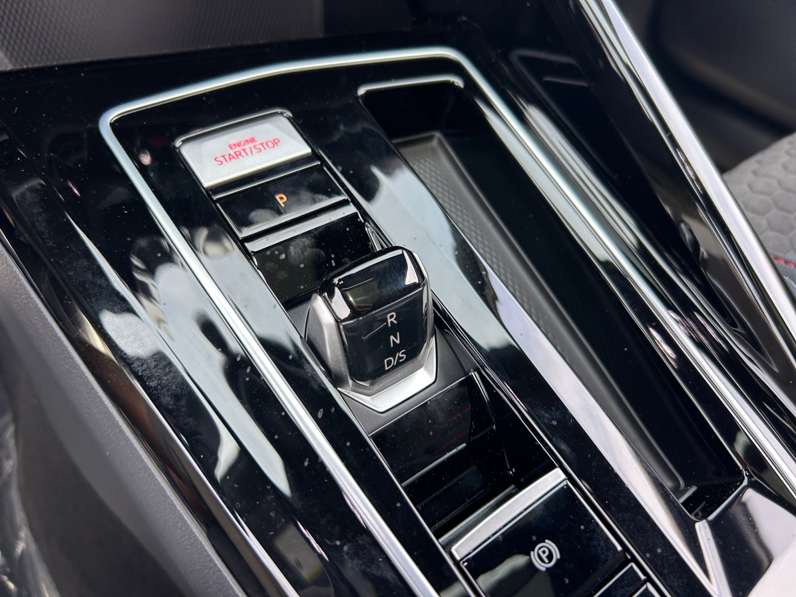 New 2026 Volkswagen Golf SE FWD image 15
