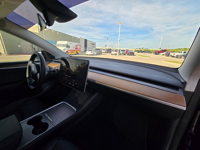 Used 2025 Tesla Model Y Long Range RWD image 22