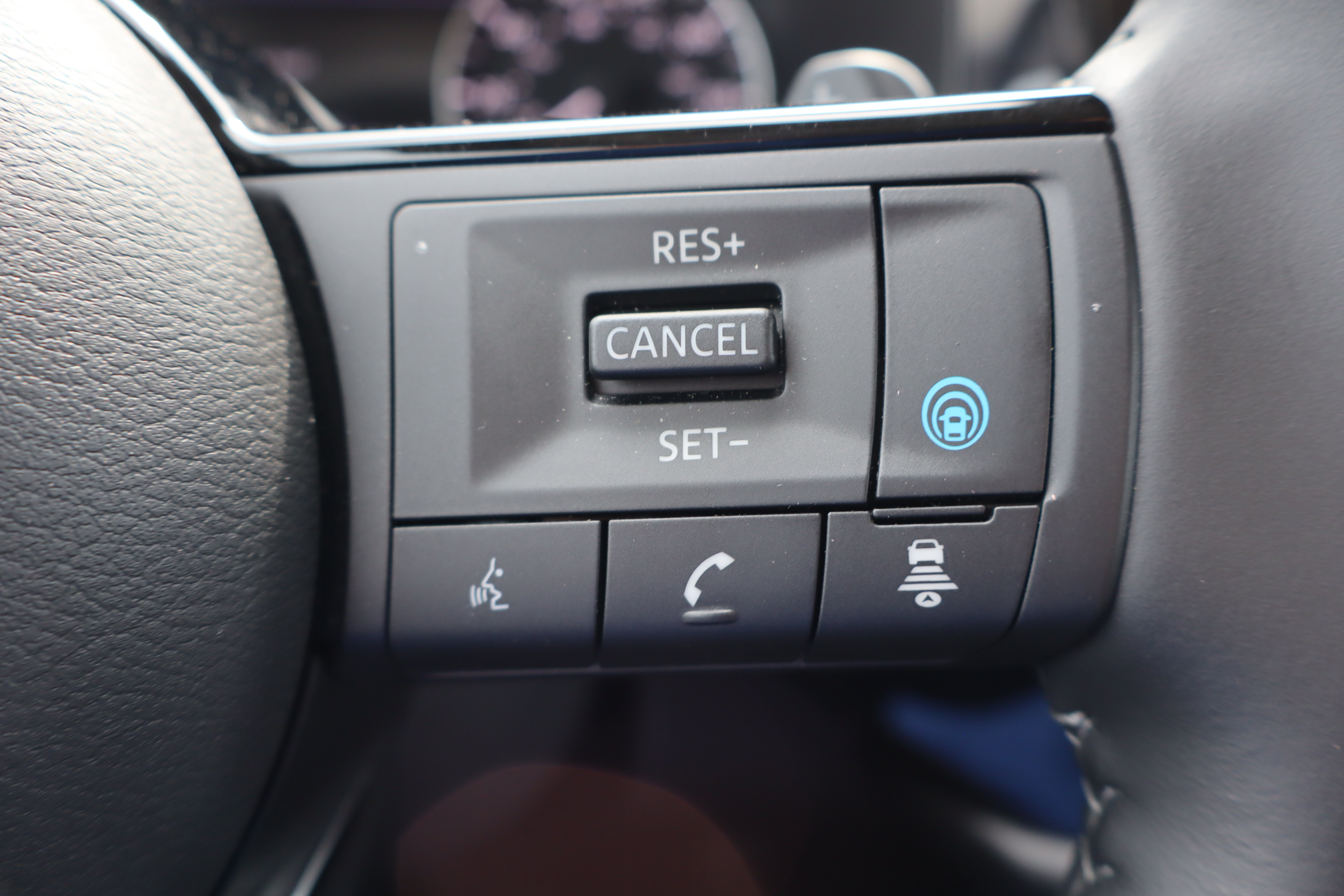 Used 2025 Nissan Pathfinder SL w/ Cargo Package AWD/4WD image 18