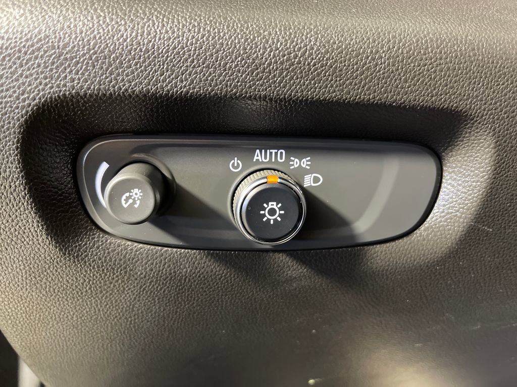 Used 2020 Chevrolet Traverse LS FWD image 31