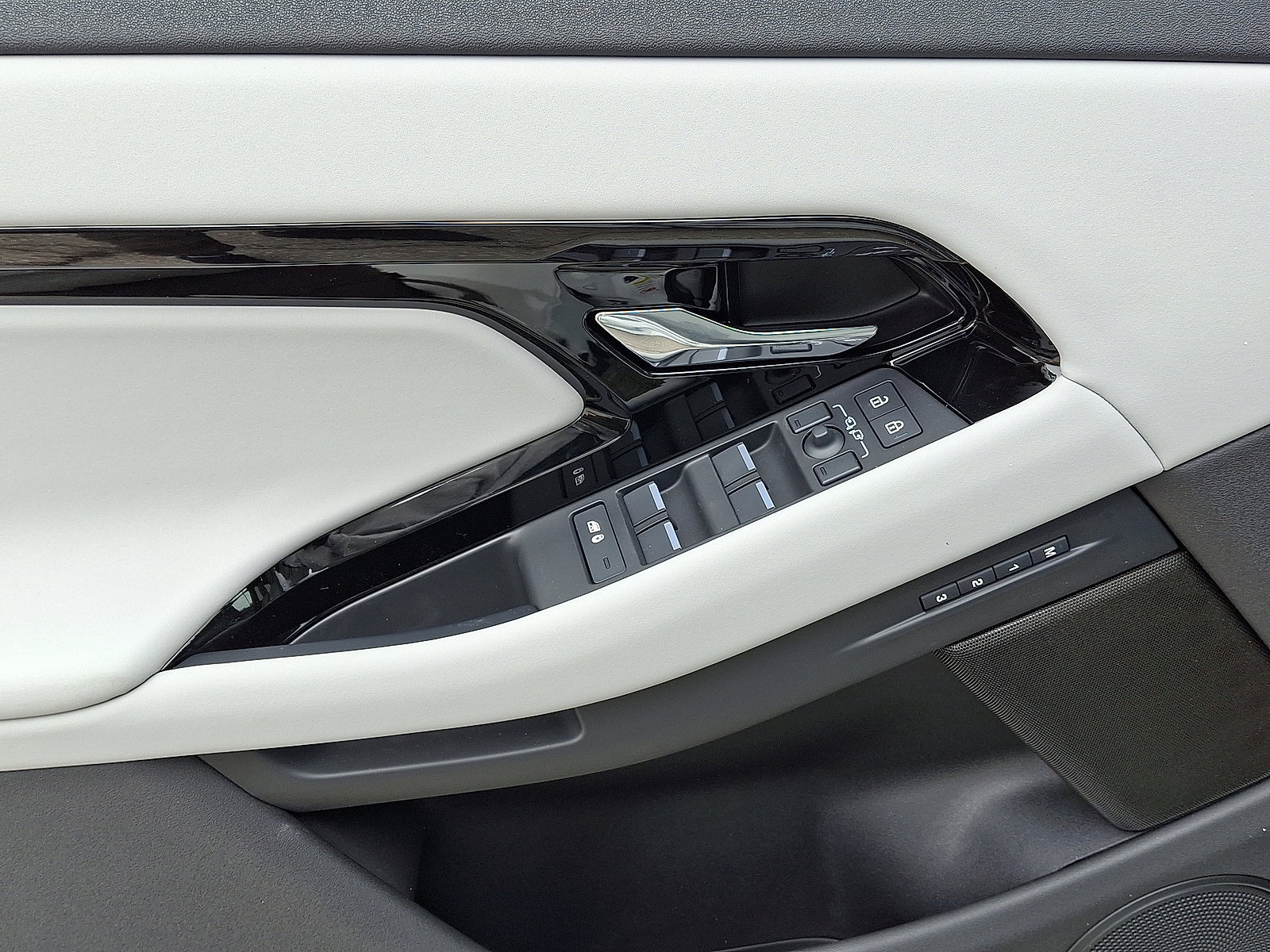 Certified 2026 Land Rover Range Rover Evoque S image 5