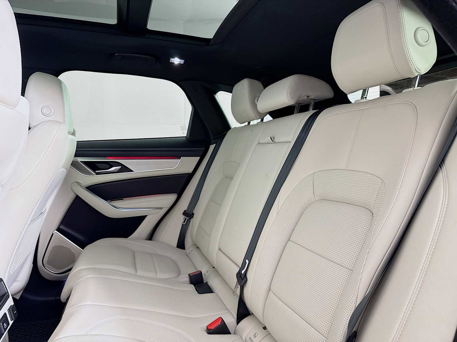 Used 2024 Jaguar F-PACE R-Dynamic S image 21