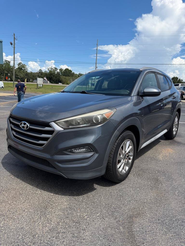 Used 2017 Hyundai Tucson SE w/ SE Popular Package 02
