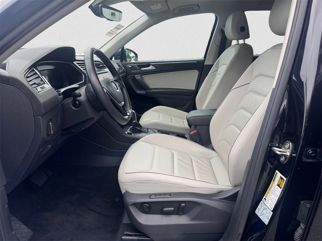 Used 2018 Volkswagen Tiguan SEL Premium image 9