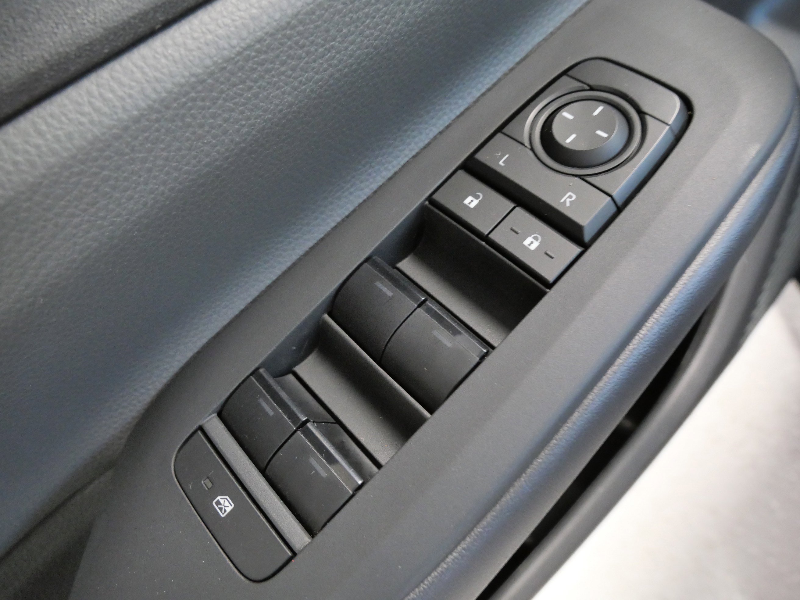 Used 2025 Toyota Prius LE image 20