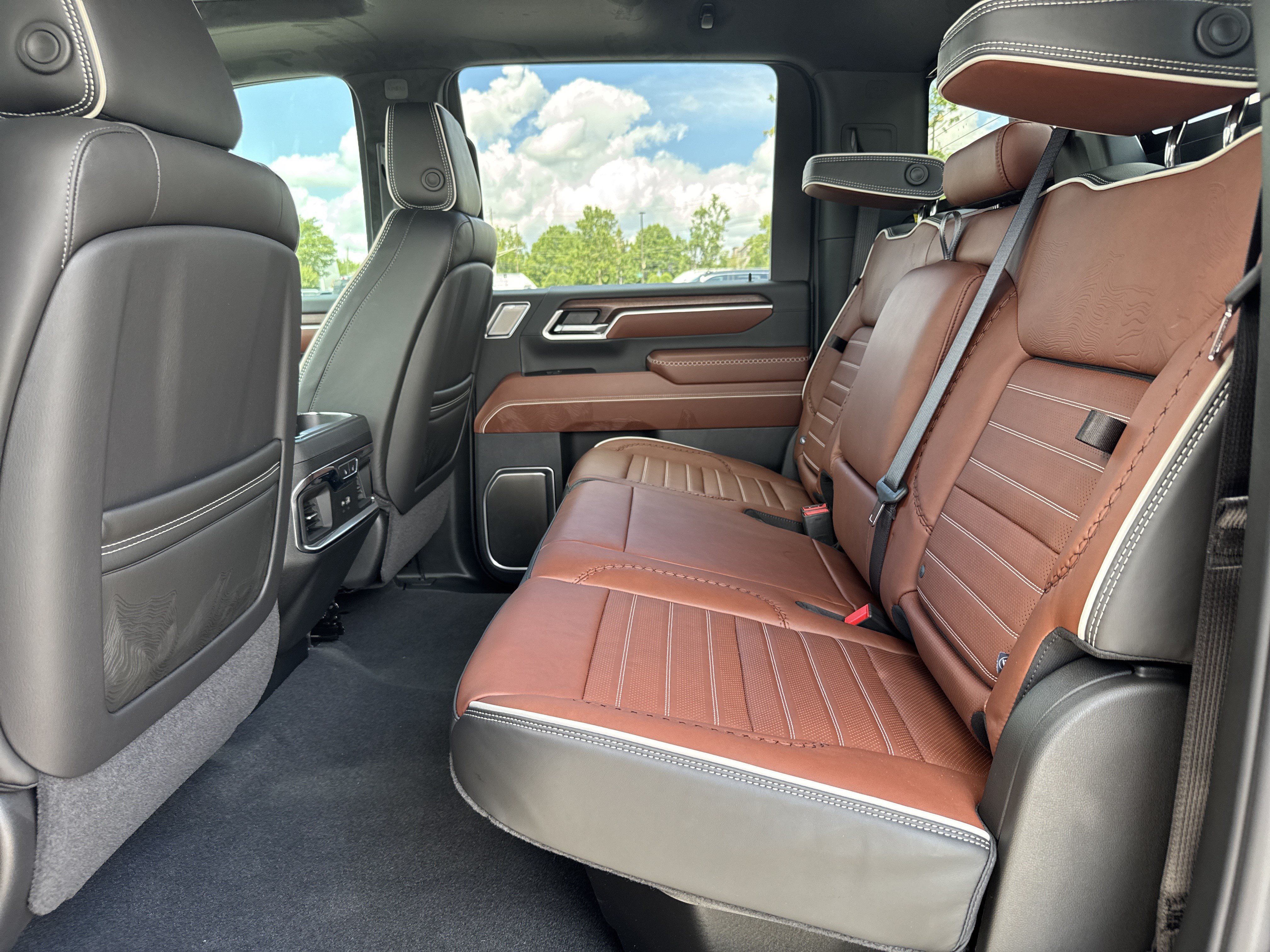 New 2026 GMC Sierra 2500 Denali Ultimate w/ LPO, Black Badging Package AWD/4WD image 29