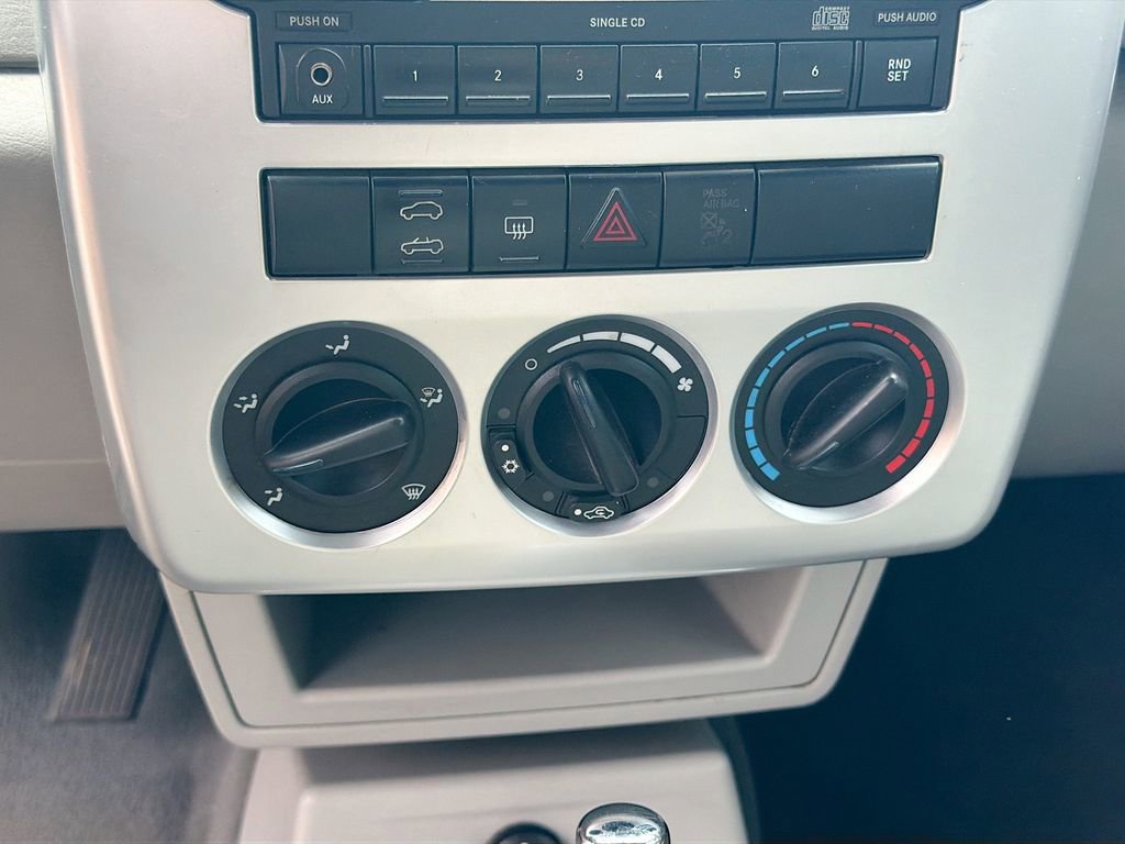 Used 2007 Chrysler PT Cruiser Convertible w/ Spring Special Group image 27