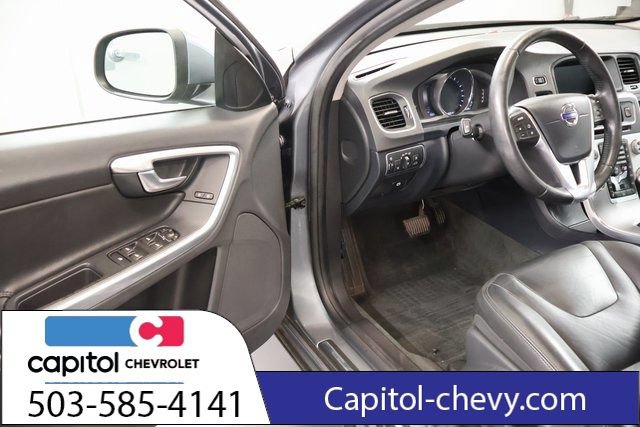 Used 2017 Volvo V60 T5 Premier w/ Convenience Package FWD image 8
