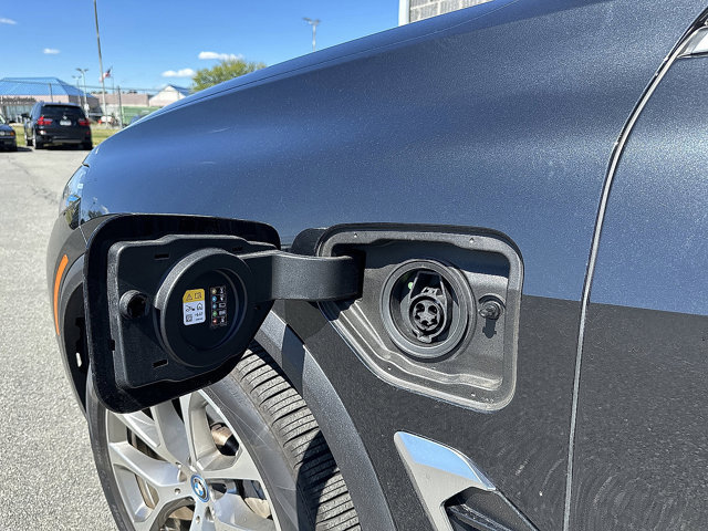 Certified 2025 BMW X5 xDrive50e w/ Climate Comfort Package image 11