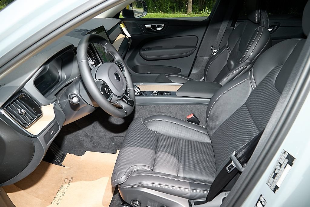 New 2026 Volvo XC60 B5 Ultra w/ Climate Package AWD/4WD image 17