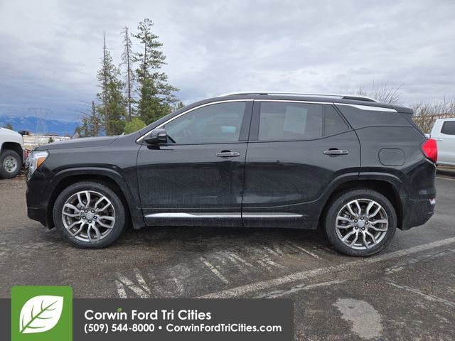 Used 2023 GMC Terrain Denali w/ Denali Premium Package AWD/4WD image 9