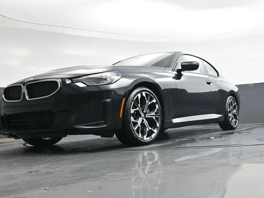 Used 2025 BMW 230i Coupe w/ Premium Package RWD image 32