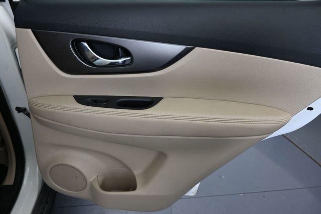 Used 2016 Nissan Rogue SV FWD image 34