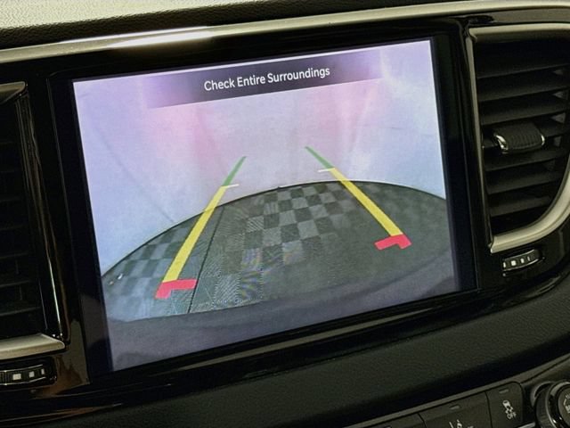 Used 2023 Chrysler Pacifica Touring-L FWD image 17