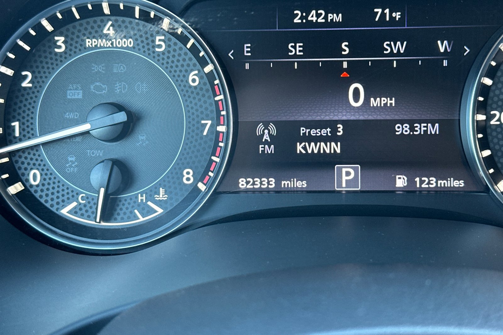 Used 2024 Nissan Armada SV RWD image 26