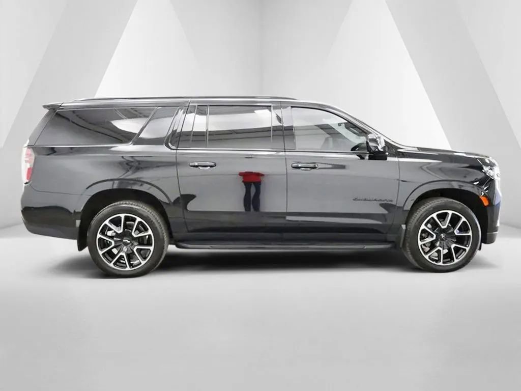 Used 2023 Chevrolet Suburban RST w/ Luxury Package AWD/4WD image 8