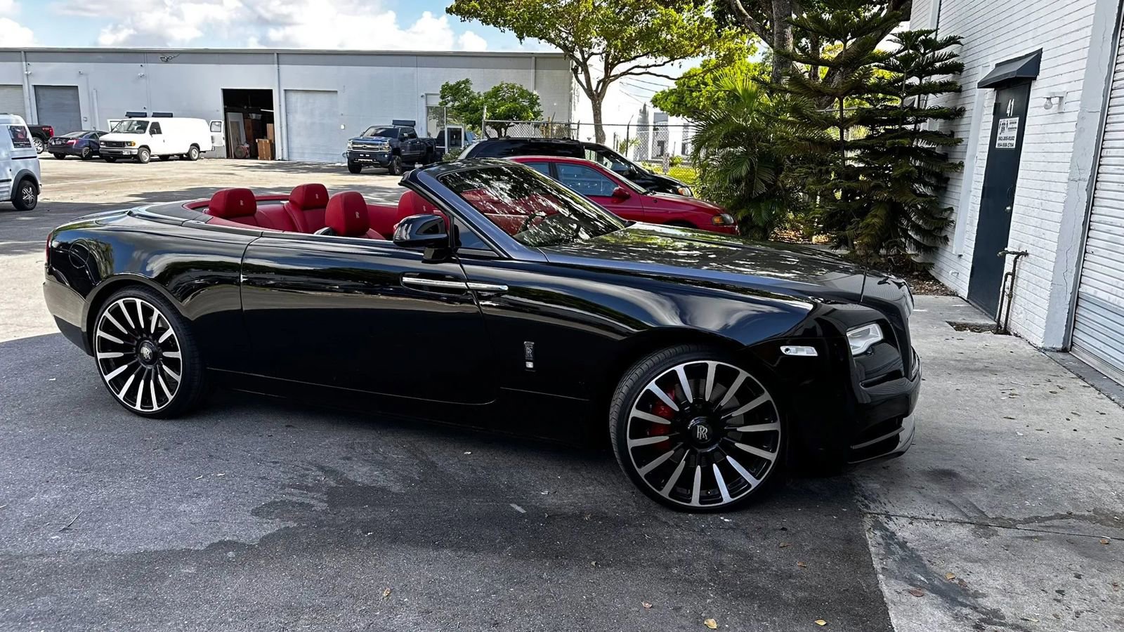 Used 2018 Rolls-Royce Dawn RWD image 6