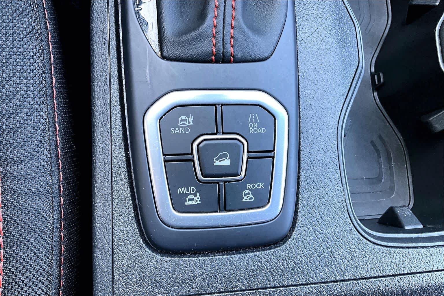 Used 2026 Nissan Frontier PRO-4X AWD/4WD image 34