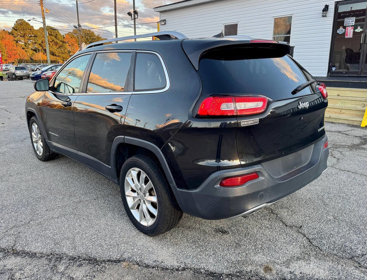 Used 2016 Jeep Cherokee Limited image 7