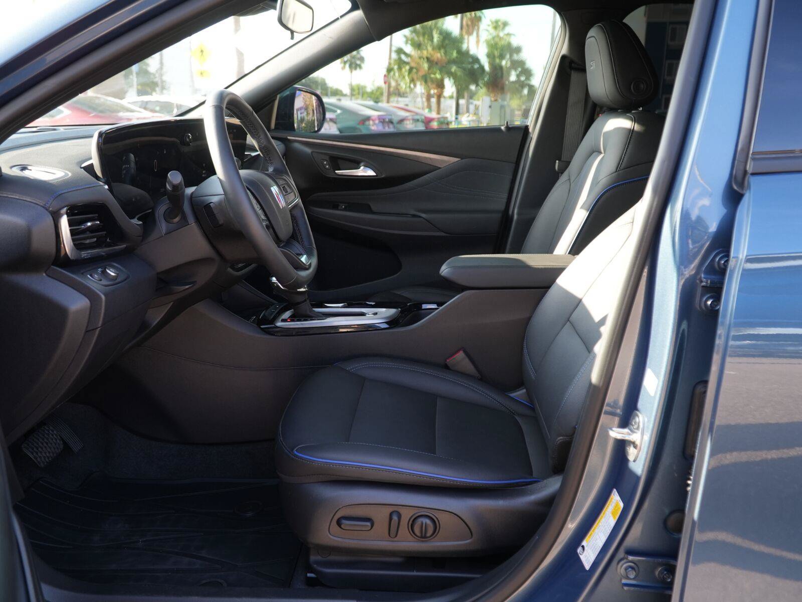 Used 2025 Buick Envista Sport Touring w/ Convenience I Package FWD image 7