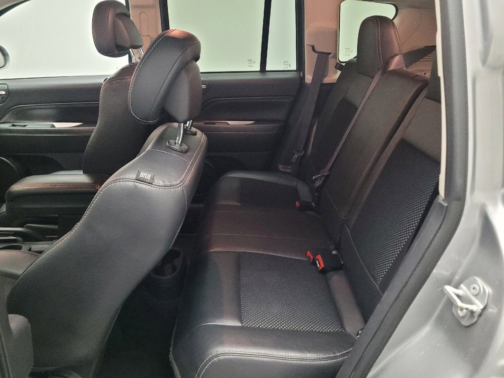 Used 2016 Jeep Compass Latitude FWD image 18