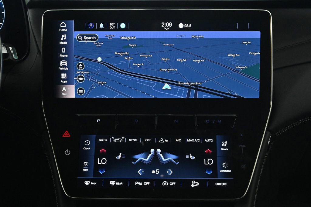 Used 2025 Maserati Grecale GT image 12