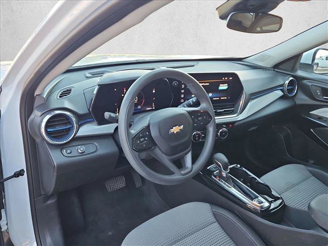 Used 2025 Chevrolet Trax LT FWD image 10