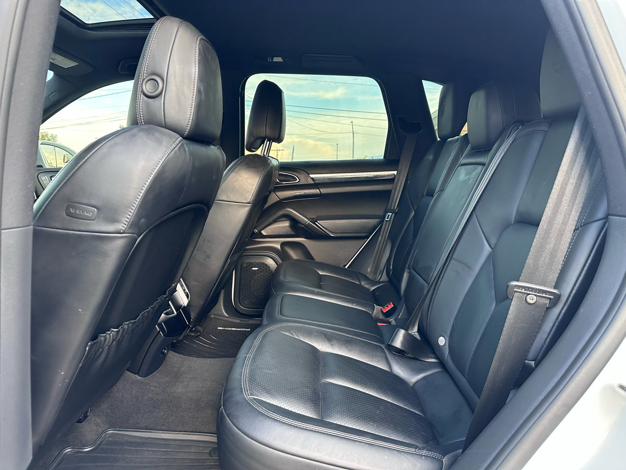 Used 2016 Porsche Cayenne image 31