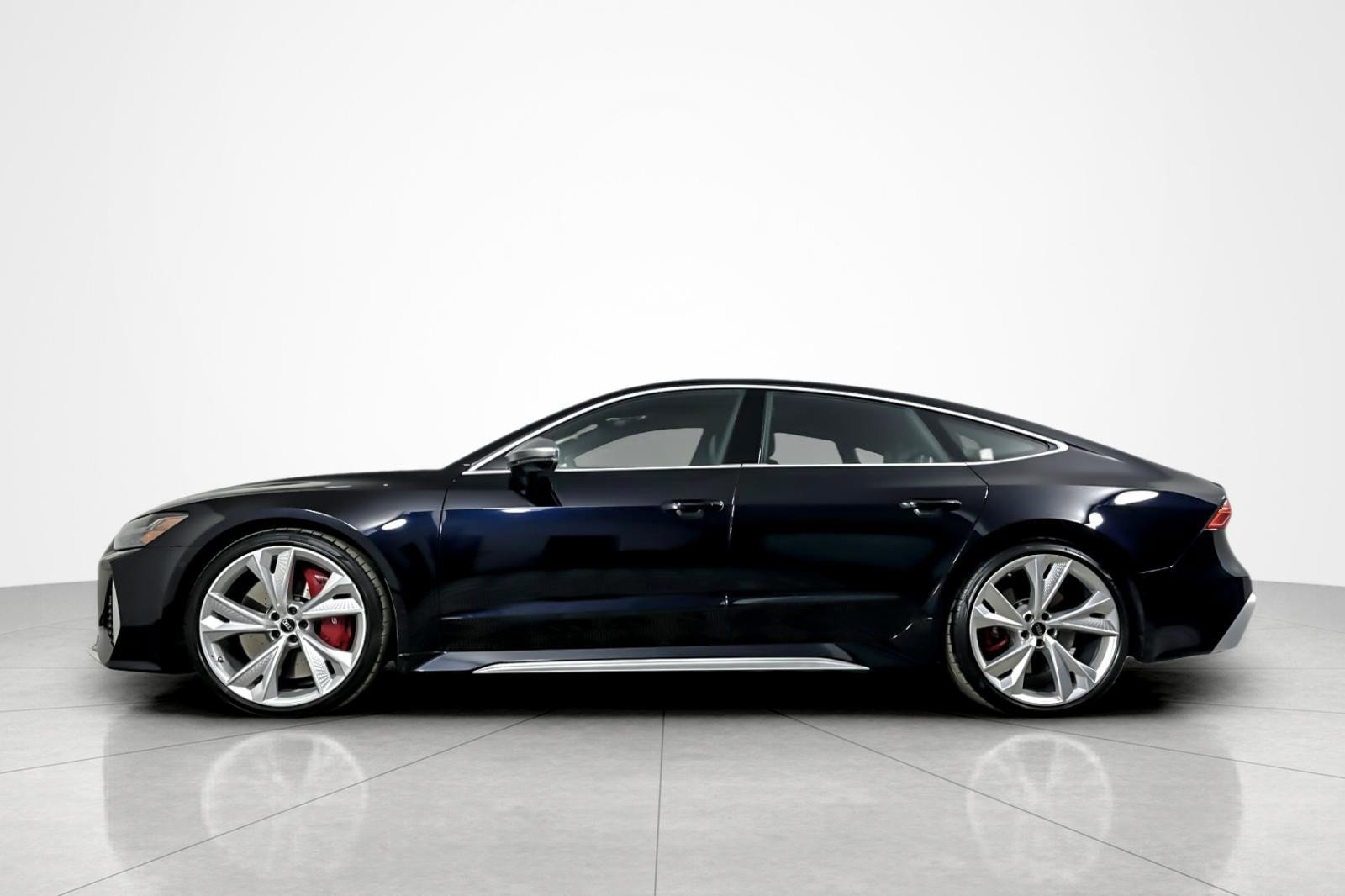 Used 2022 Audi RS 7 Sportback w/ RS 7 Executive Package image 2