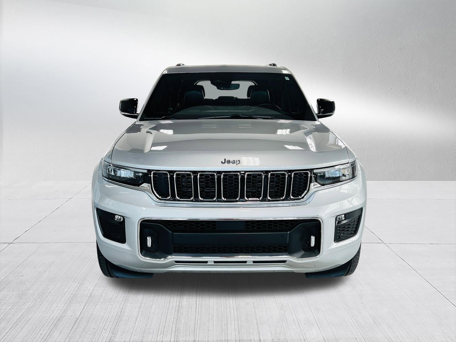 Used 2022 Jeep Grand Cherokee Overland AWD/4WD image 3