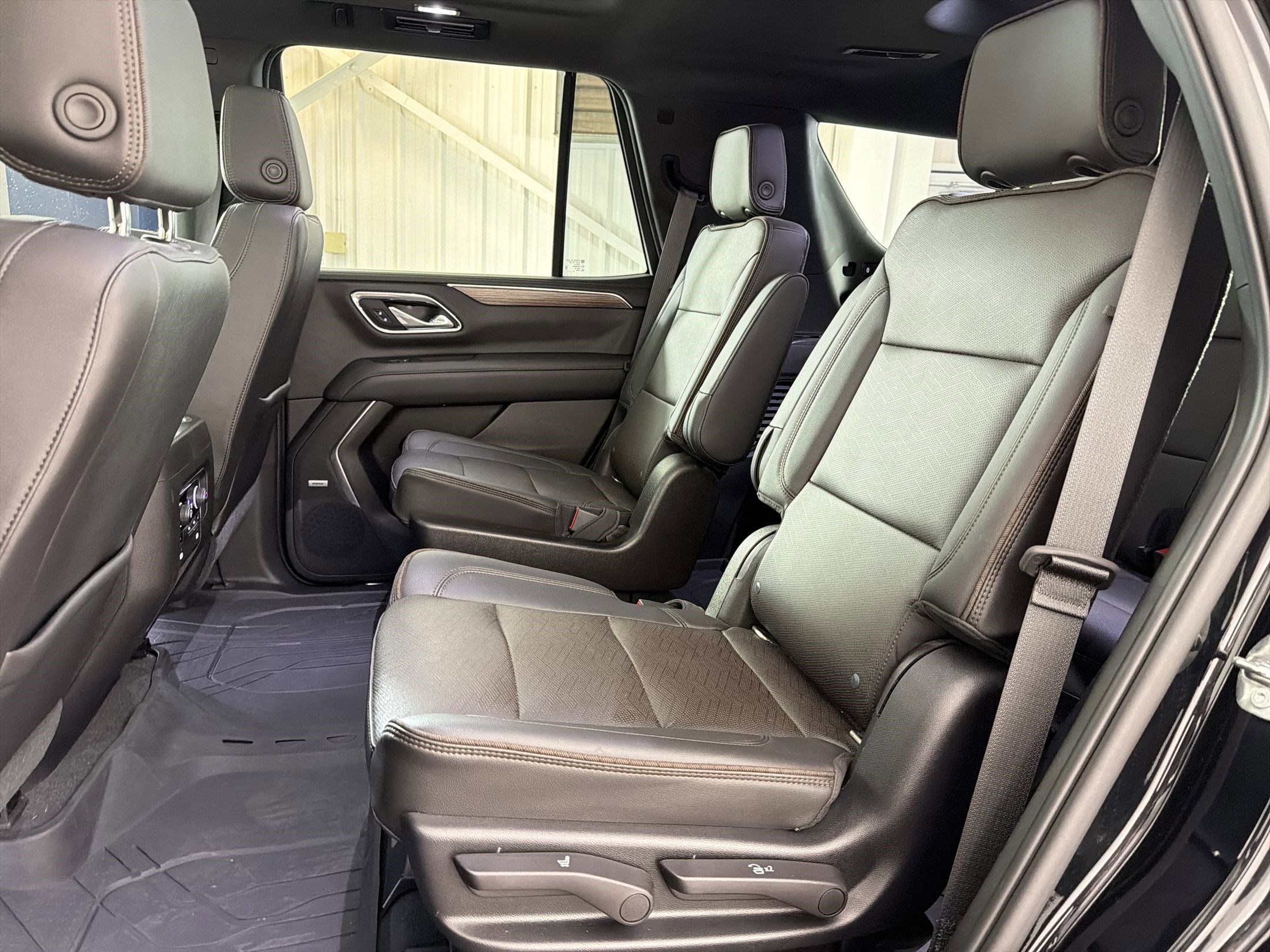 Used 2021 Chevrolet Tahoe High Country w/ Premium Package AWD/4WD image 14