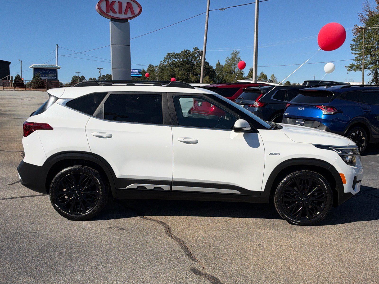 Used 2022 Kia Seltos Nightfall Edition AWD/4WD image 2